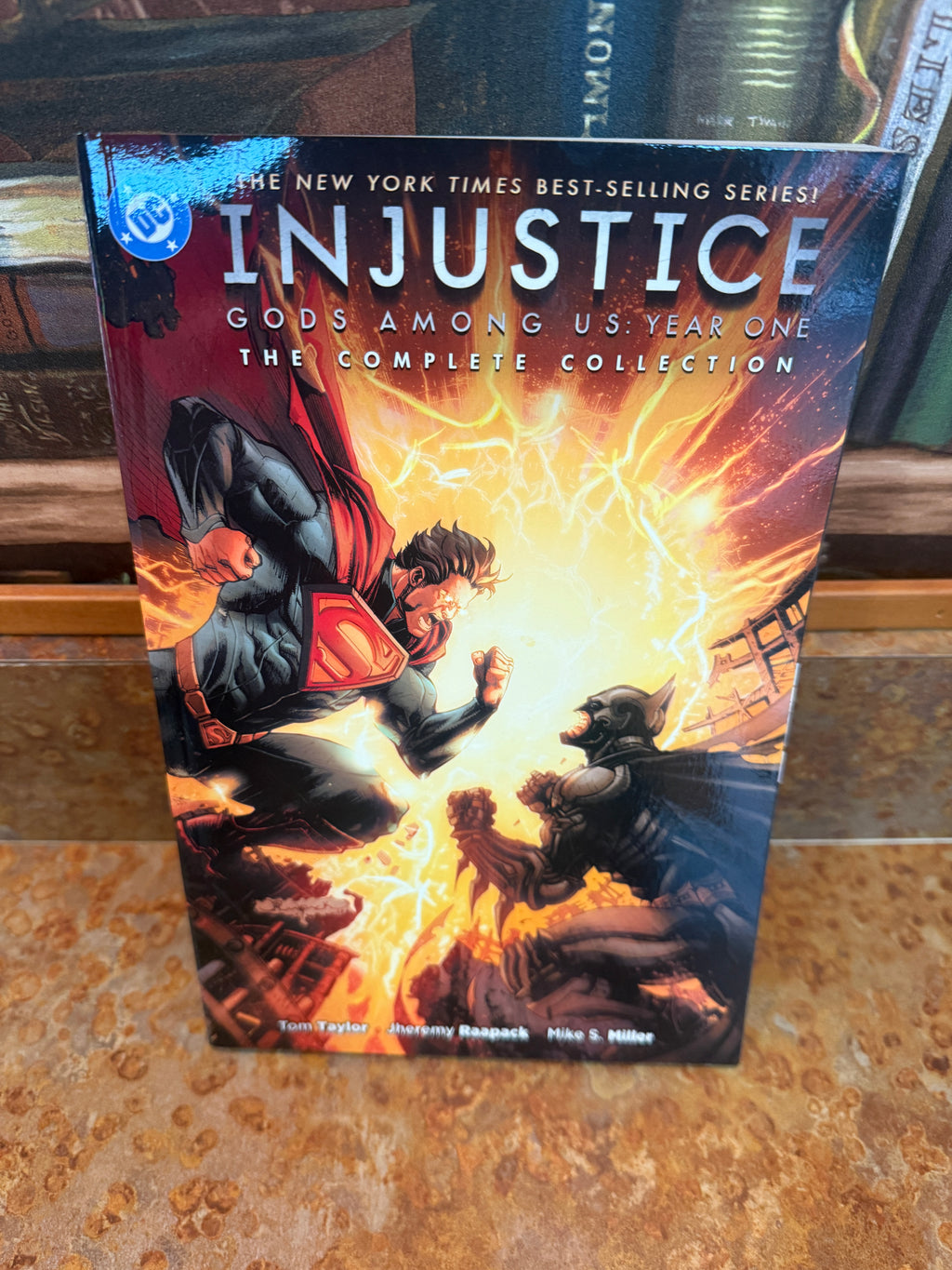 Injustice - Gods Among US: Year One The Complete Collection