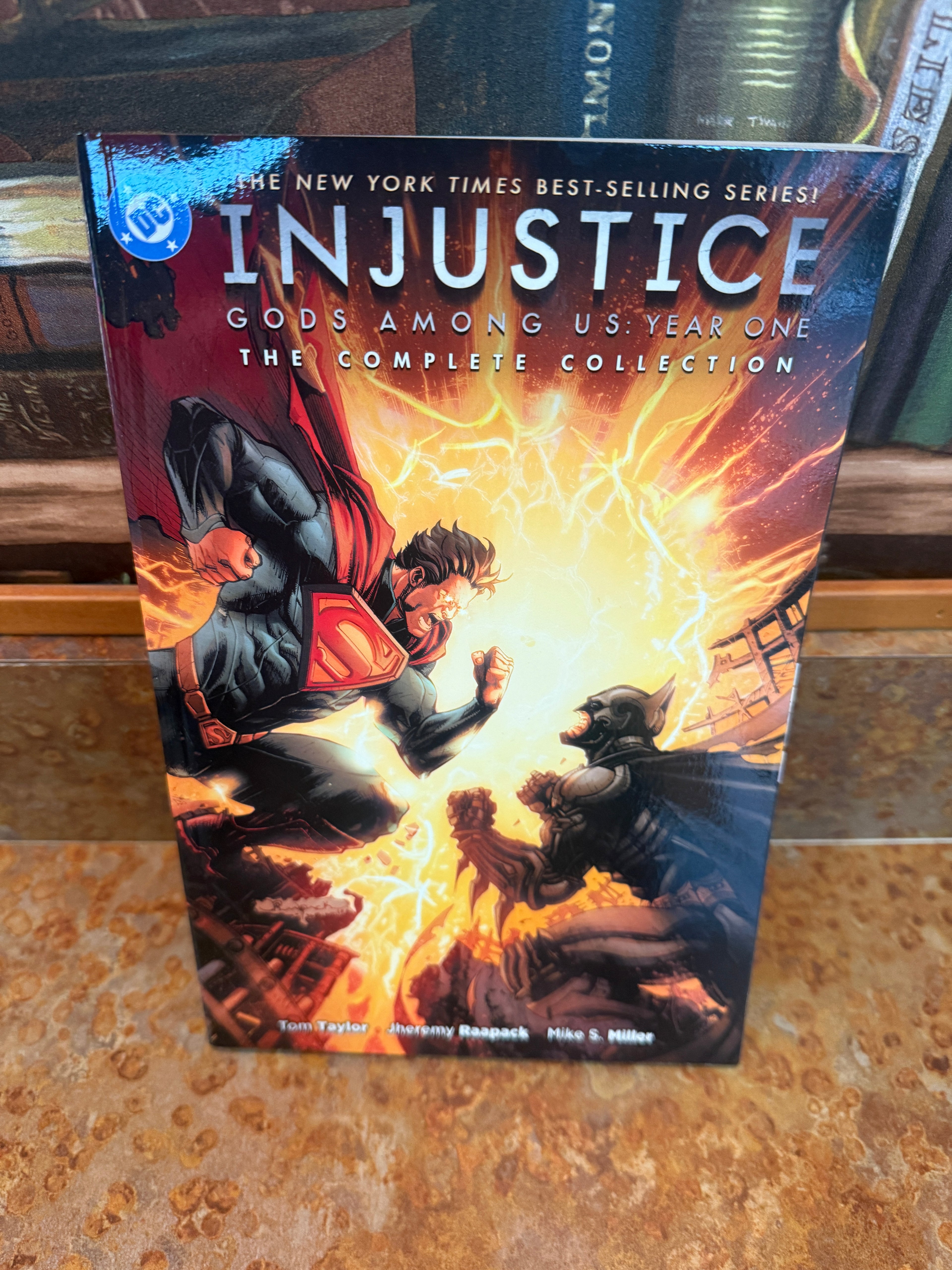 Injustice - Gods Among US: Year One The Complete Collection